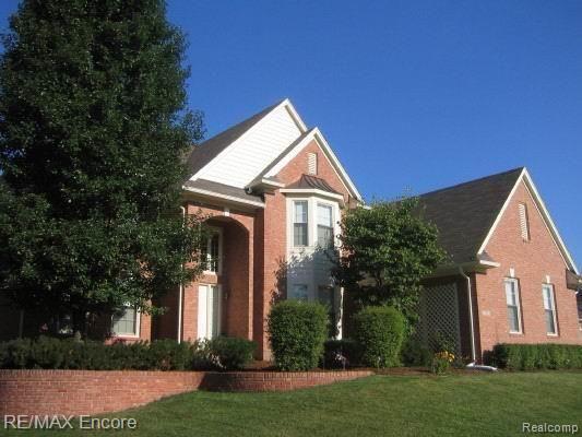 706 Dakota Court Rochester, MI 48307 - Photo 2 of 21 CURB APPEAL!
