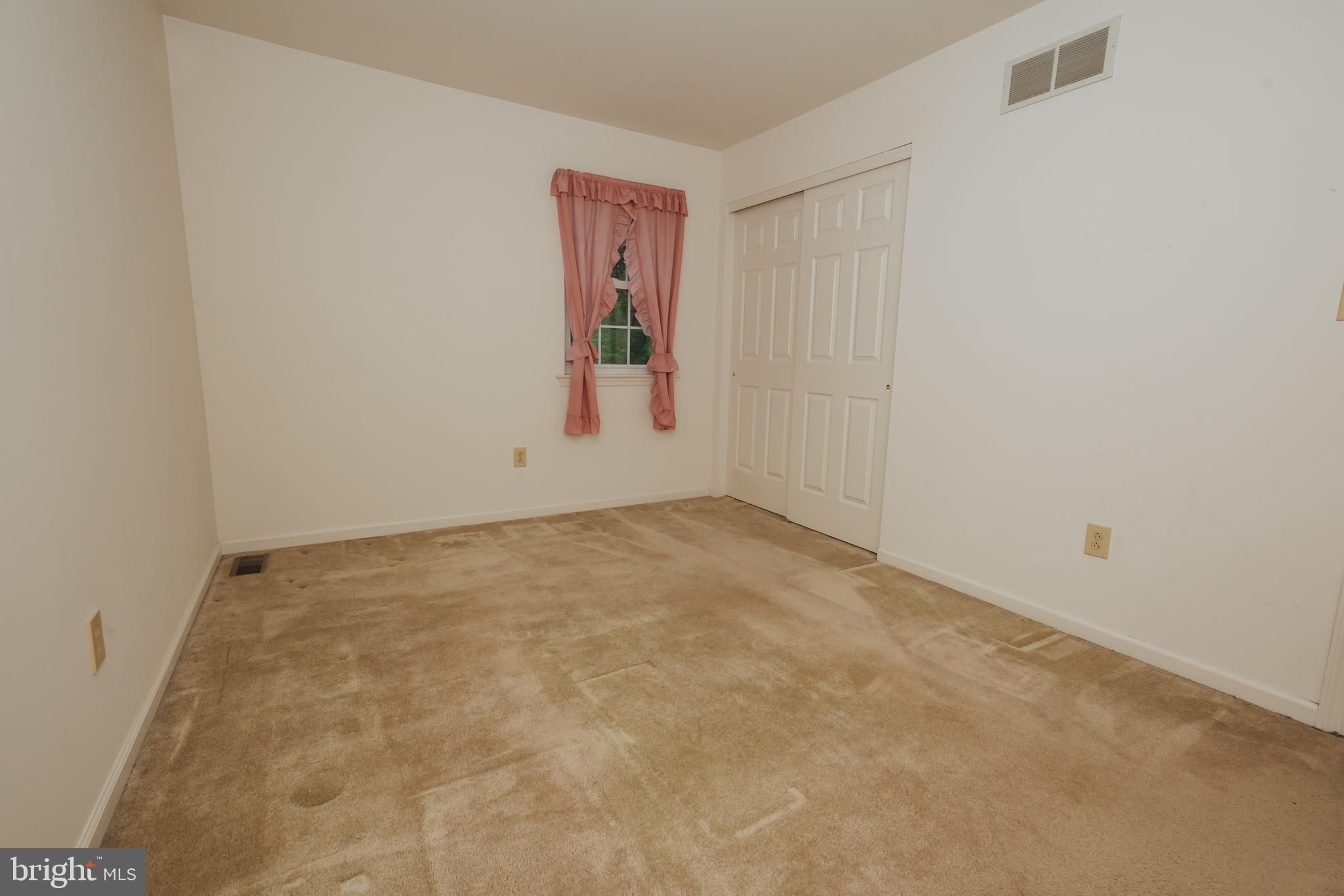 126 Bainbridge Circle Reading, PA 19608 - Photo 34 of 41 3rd bedroom