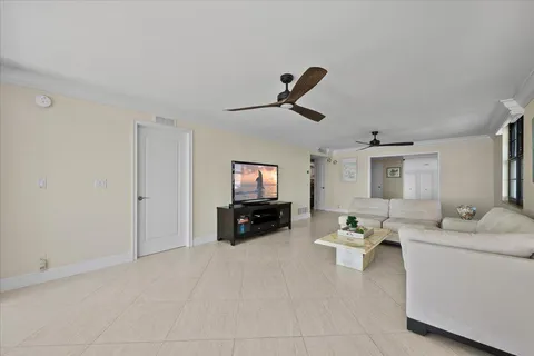 $949,900 | 911 Ocean Drive, Unit 506, North Palm Beach, FL 33408