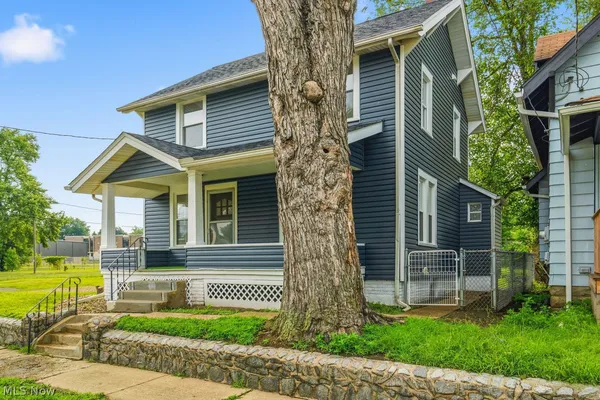 $124,900 | 410 Warner Road Southeast, Canton, OH 44707
