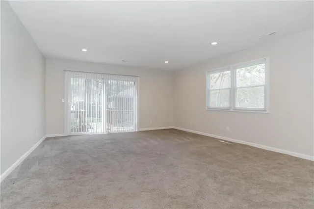 $1,825 | 12712 10th Street, Grandview, MO 64030