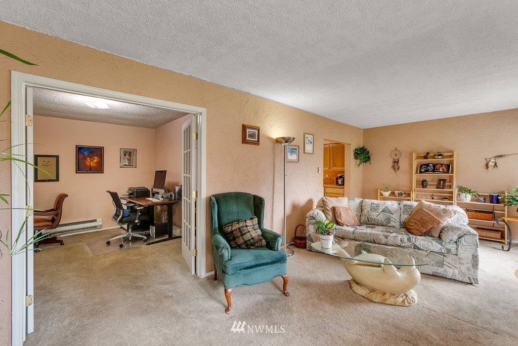 7404 Lower Ridge Road Everett, WA 98203 - Photo 8 of 33 a living room with furniture and a rug