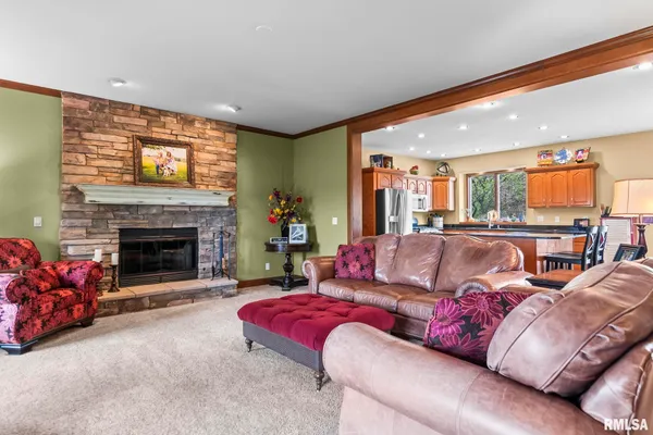 $650,000 | 1615 New Salem Church Road, New Berlin, IL 62670