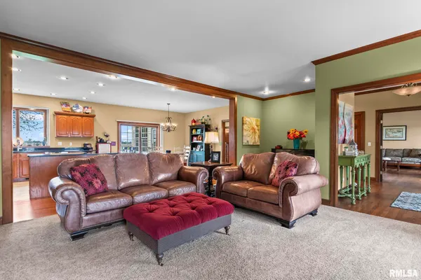 $650,000 | 1615 New Salem Church Road, New Berlin, IL 62670