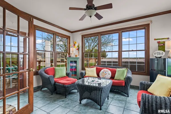 $650,000 | 1615 New Salem Church Road, New Berlin, IL 62670