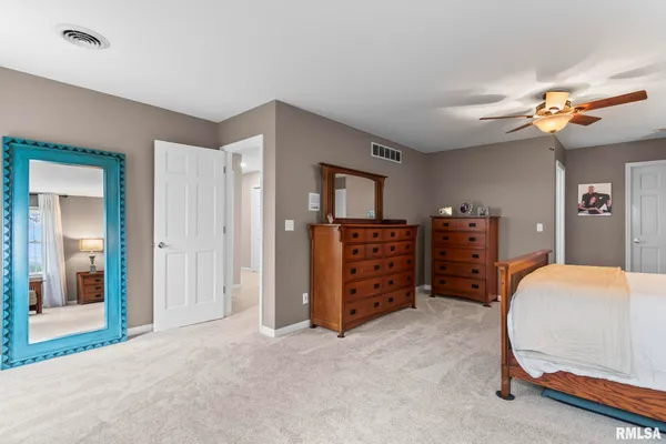 $650,000 | 1615 New Salem Church Road, New Berlin, IL 62670