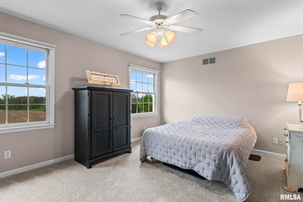 $650,000 | 1615 New Salem Church Road, New Berlin, IL 62670