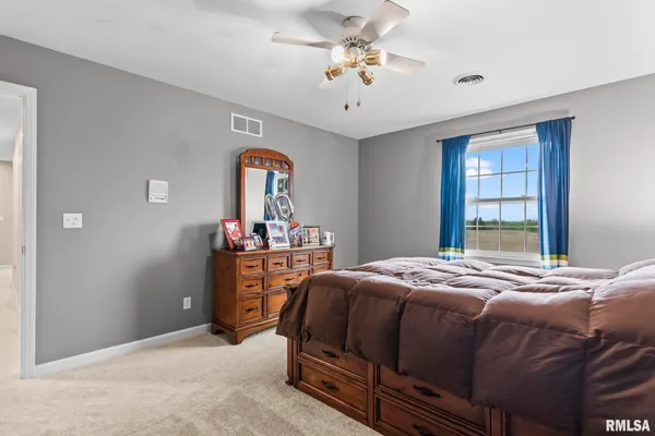 $650,000 | 1615 New Salem Church Road, New Berlin, IL 62670