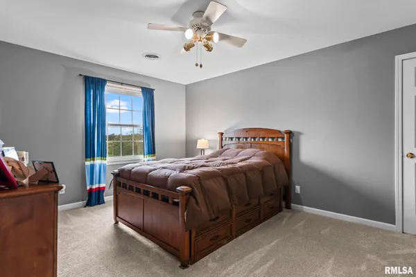 $650,000 | 1615 New Salem Church Road, New Berlin, IL 62670