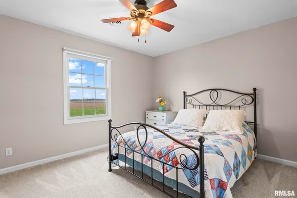 $650,000 | 1615 New Salem Church Road, New Berlin, IL 62670