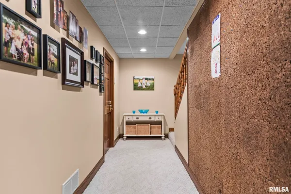 $650,000 | 1615 New Salem Church Road, New Berlin, IL 62670