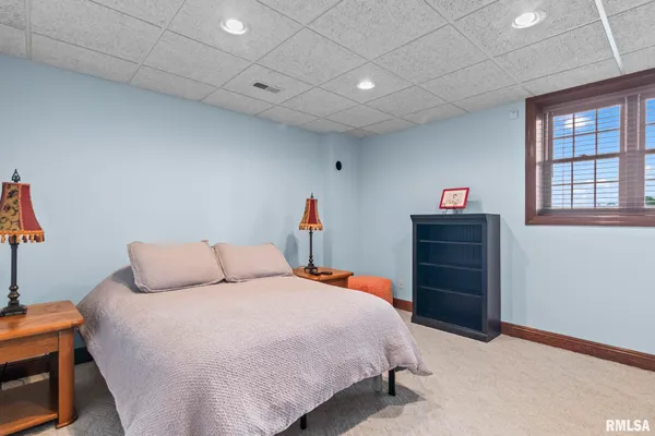 $650,000 | 1615 New Salem Church Road, New Berlin, IL 62670