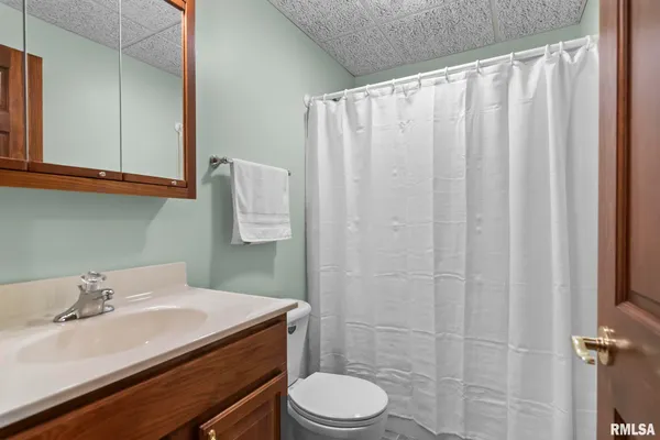 $650,000 | 1615 New Salem Church Road, New Berlin, IL 62670