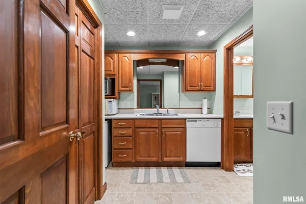 $650,000 | 1615 New Salem Church Road, New Berlin, IL 62670