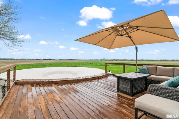 $650,000 | 1615 New Salem Church Road, New Berlin, IL 62670