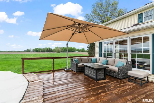 $650,000 | 1615 New Salem Church Road, New Berlin, IL 62670