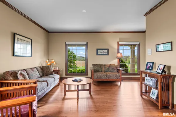 $650,000 | 1615 New Salem Church Road, New Berlin, IL 62670