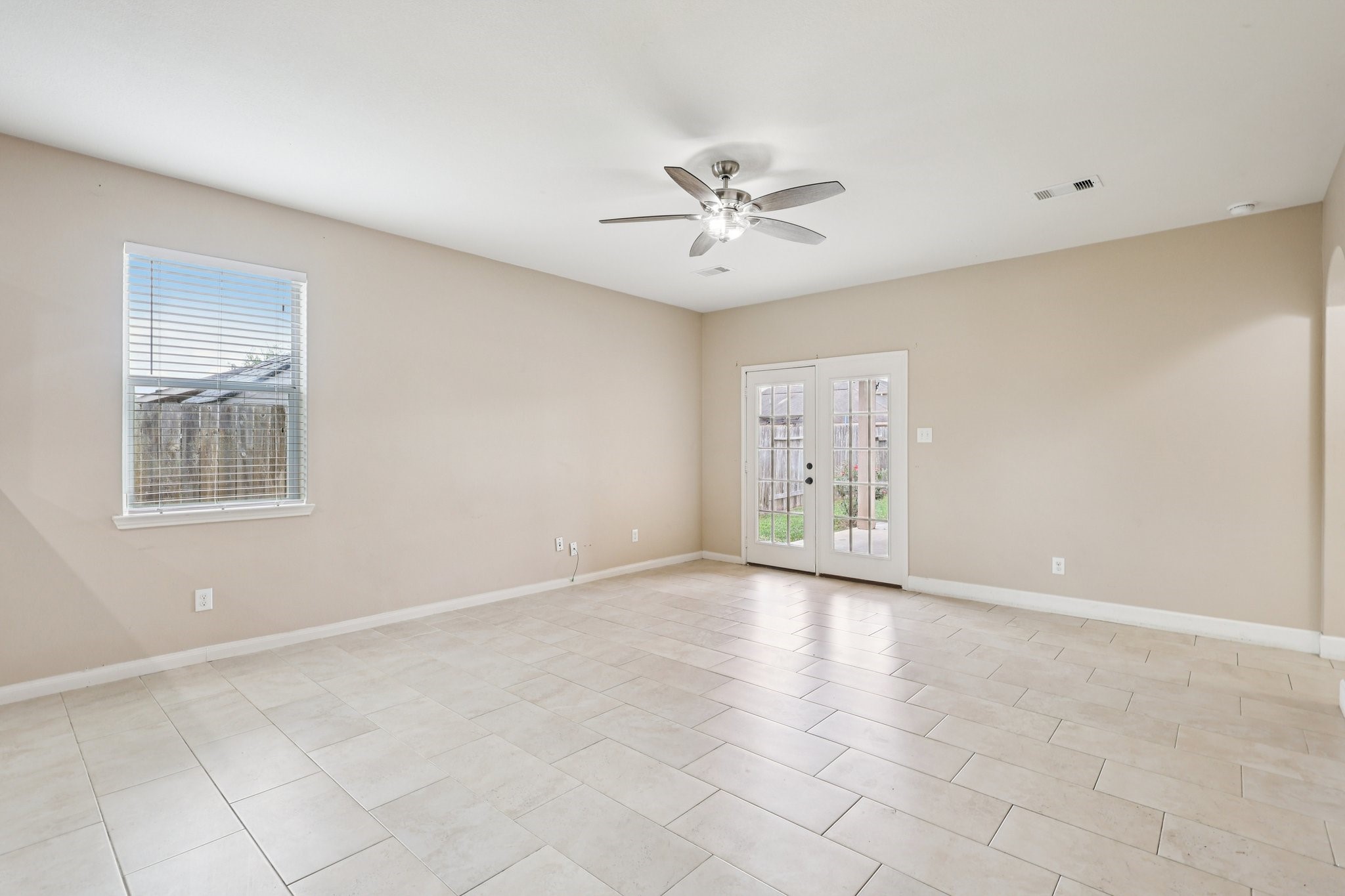 1819 Opal Peach Drive Rosharon, TX 77583 - Photo 5 of 28