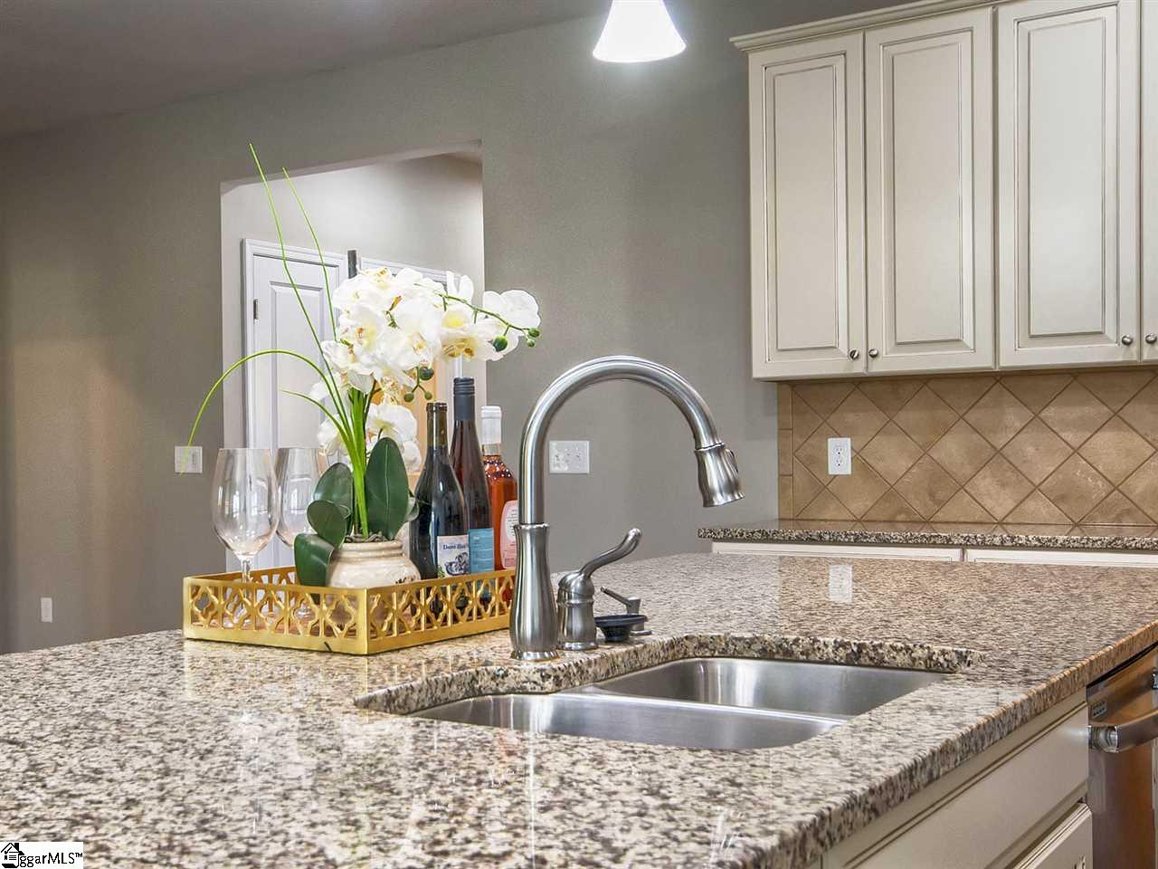 34 Dauphine Way Greer, SC 29650 - Photo 6 of 36 Gallery Image 6