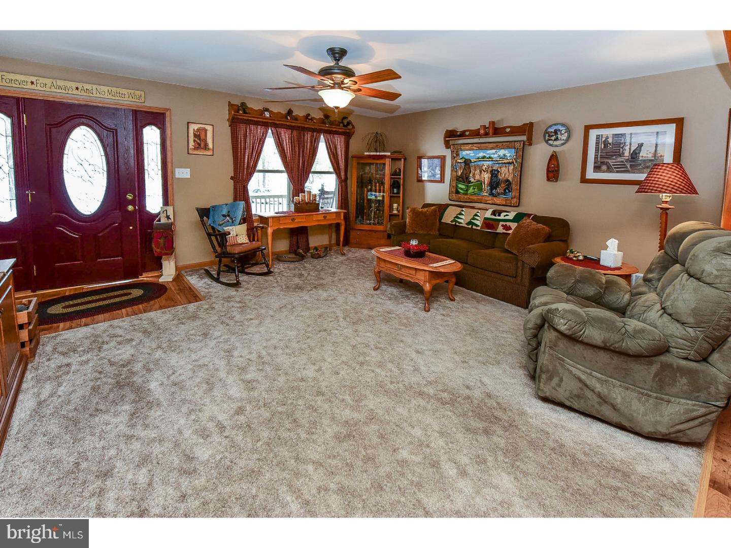 243 Hell Neck Road Salem, NJ 08079 - Photo 6 of 24 Living Room