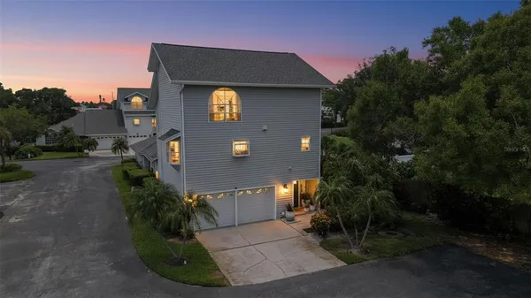 $625,000 | 11722 Currie Lane, Unit J1, Largo, FL 33774