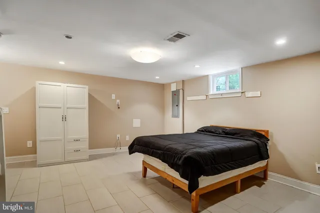 $3,850 | 4627 12th Street Northeast, Washington, DC 20017