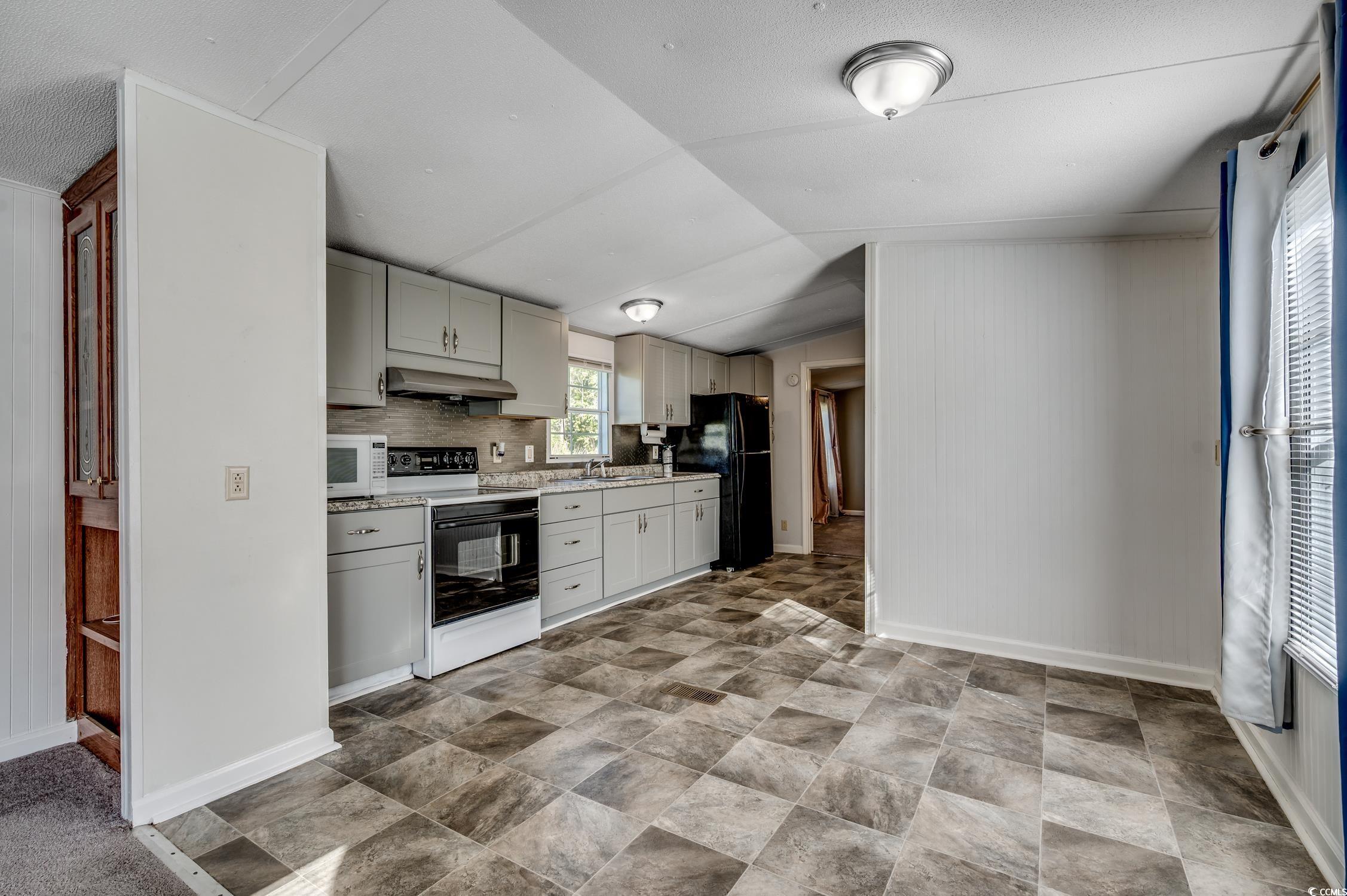 1304 Oscar Road Little River, SC 29566 - Photo 5 of 40 Gallery Image 5