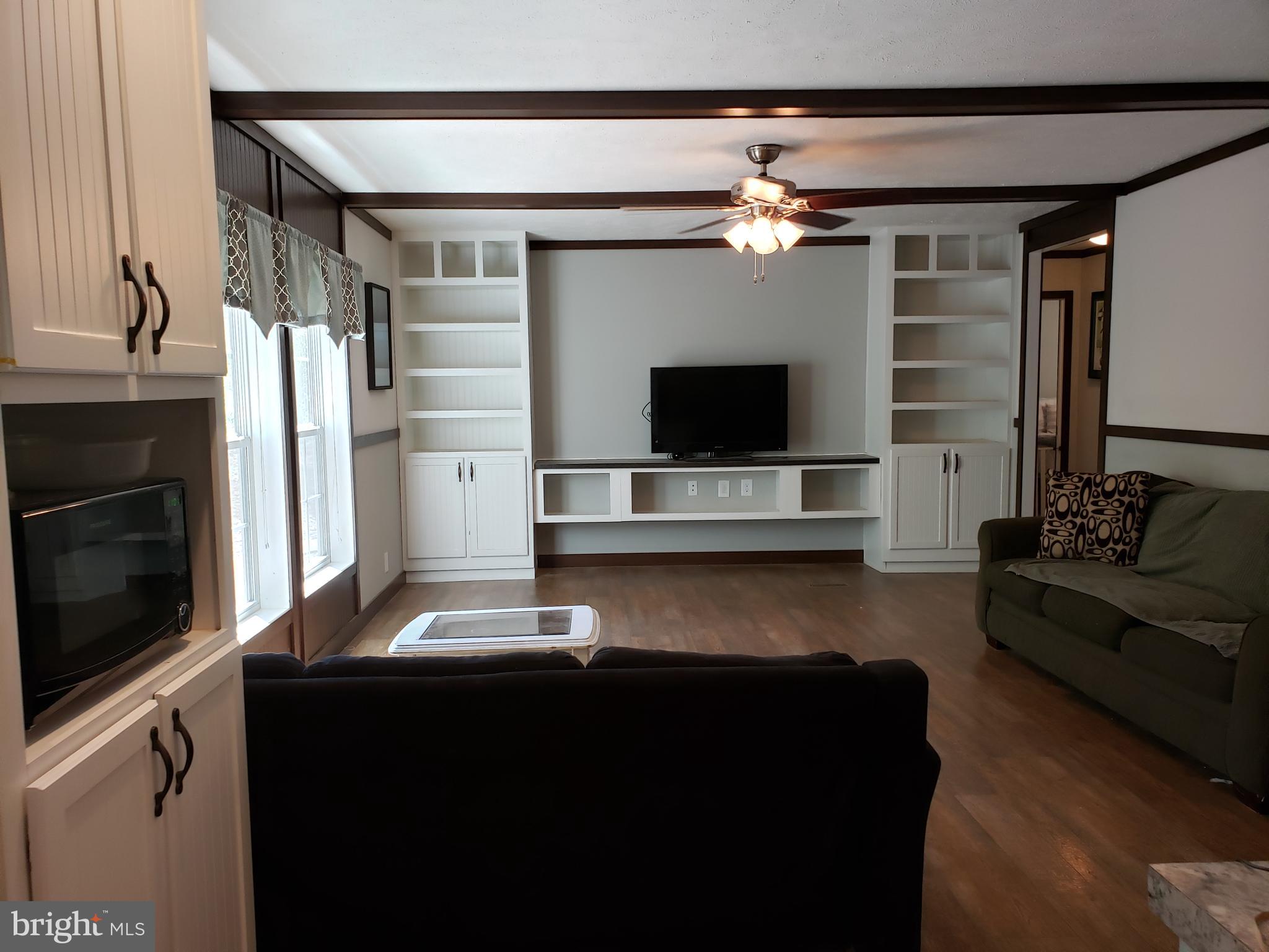 357 Packing House Road Berkeley Springs, WV 25411 - Photo 5 of 42 Looking toward the family room