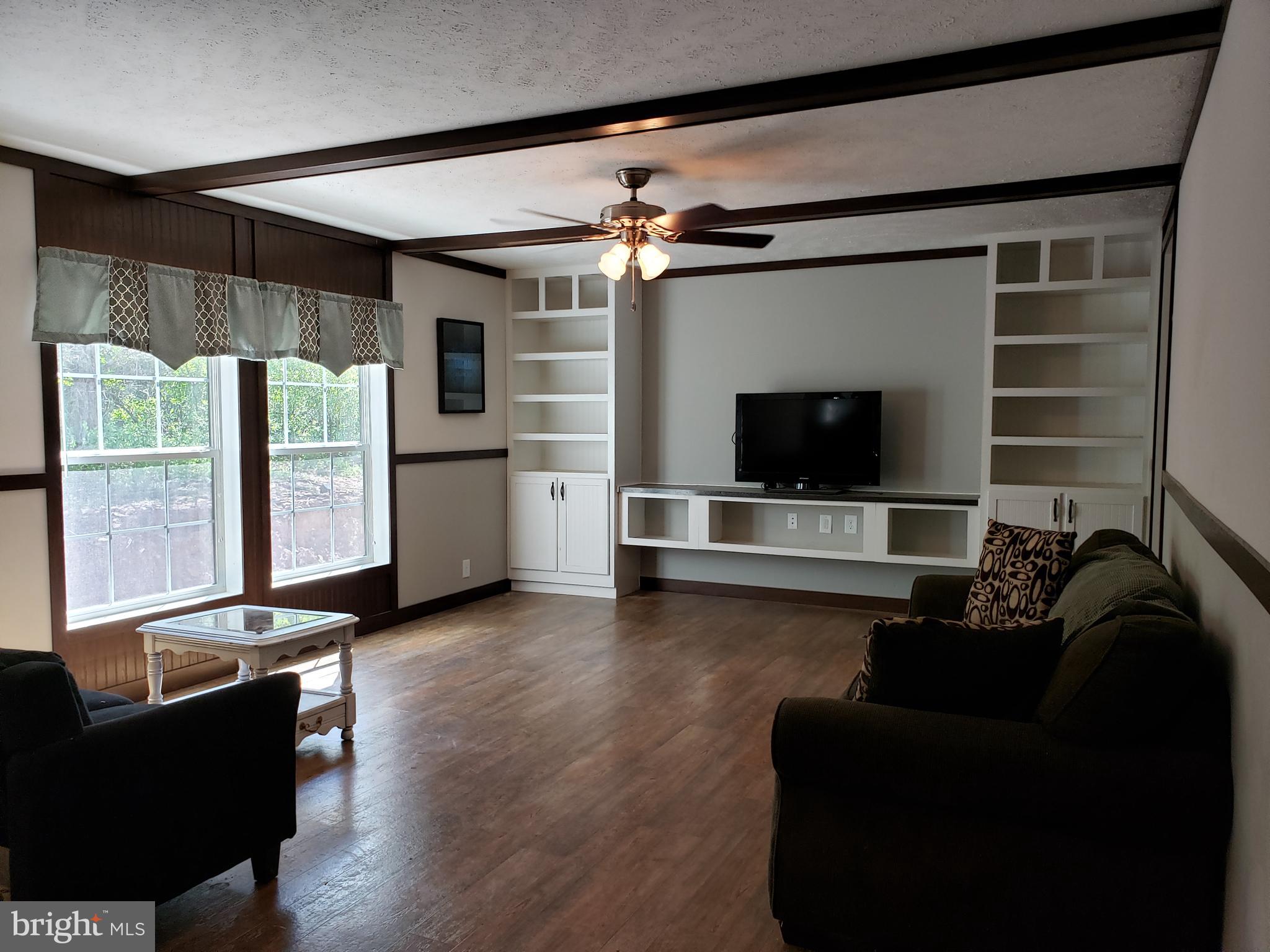 357 Packing House Road Berkeley Springs, WV 25411 - Photo 6 of 42 Family Room
