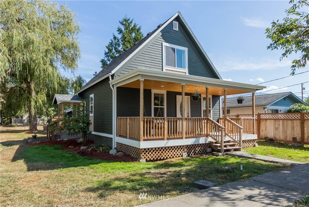 608 3rd Street Sultan, WA 98294 - Photo 1 of 25