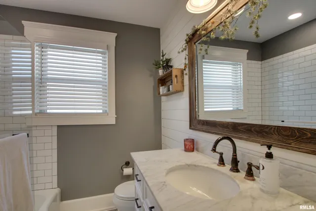 $329,900 | 2700 Maine Street, Quincy, IL 62301