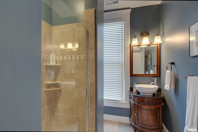 $329,900 | 2700 Maine Street, Quincy, IL 62301