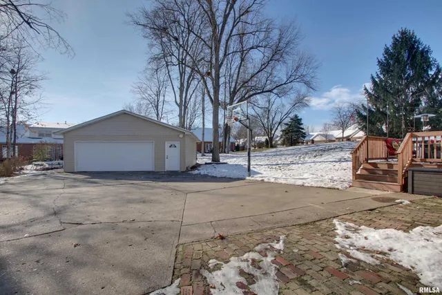 $329,900 | 2700 Maine Street, Quincy, IL 62301