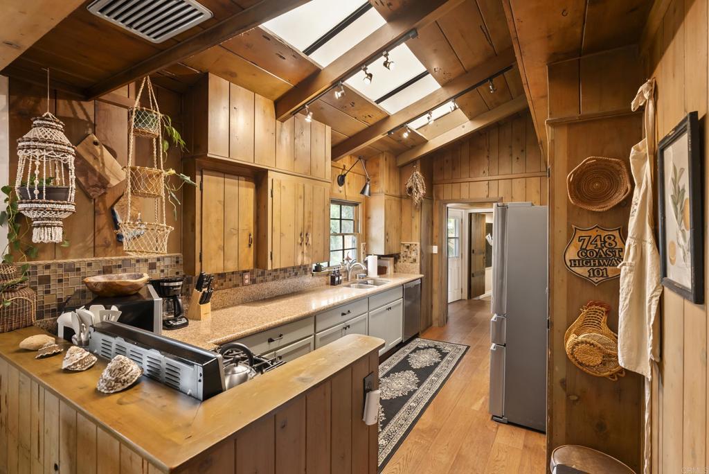 1475 Eolus Avenue Encinitas, CA 92024 - Photo 5 of 22