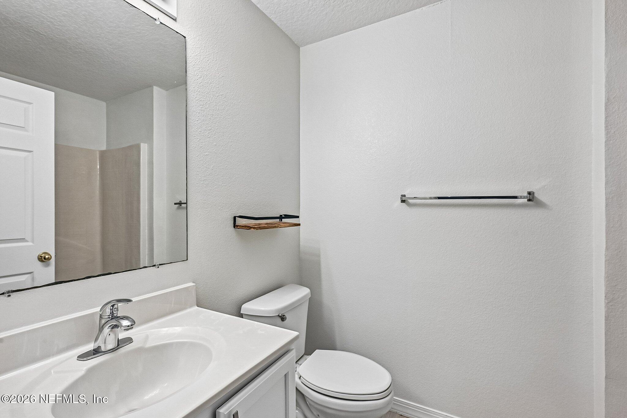 10543 Autumn Trace Road Jacksonville, FL 32257 - Photo 25 of 45 Upstairs Hall Bathroom