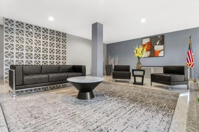 $215,000 | 350 Richmond Terrace, Unit 1H | St. George