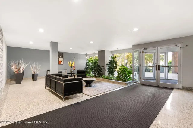 $215,000 | 350 Richmond Terrace, Unit 1H | St. George