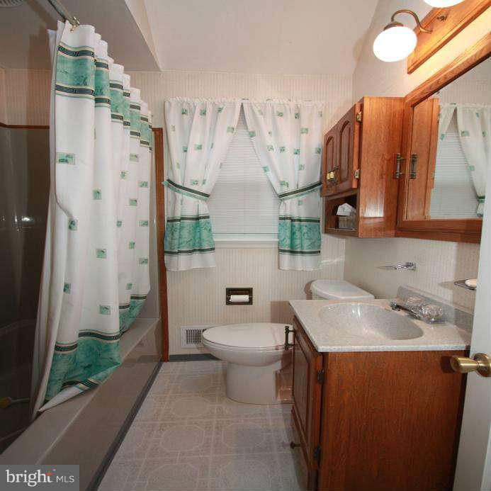 9223 Avondale Road Baltimore, MD 21234 - Photo 6 of 17 Bath