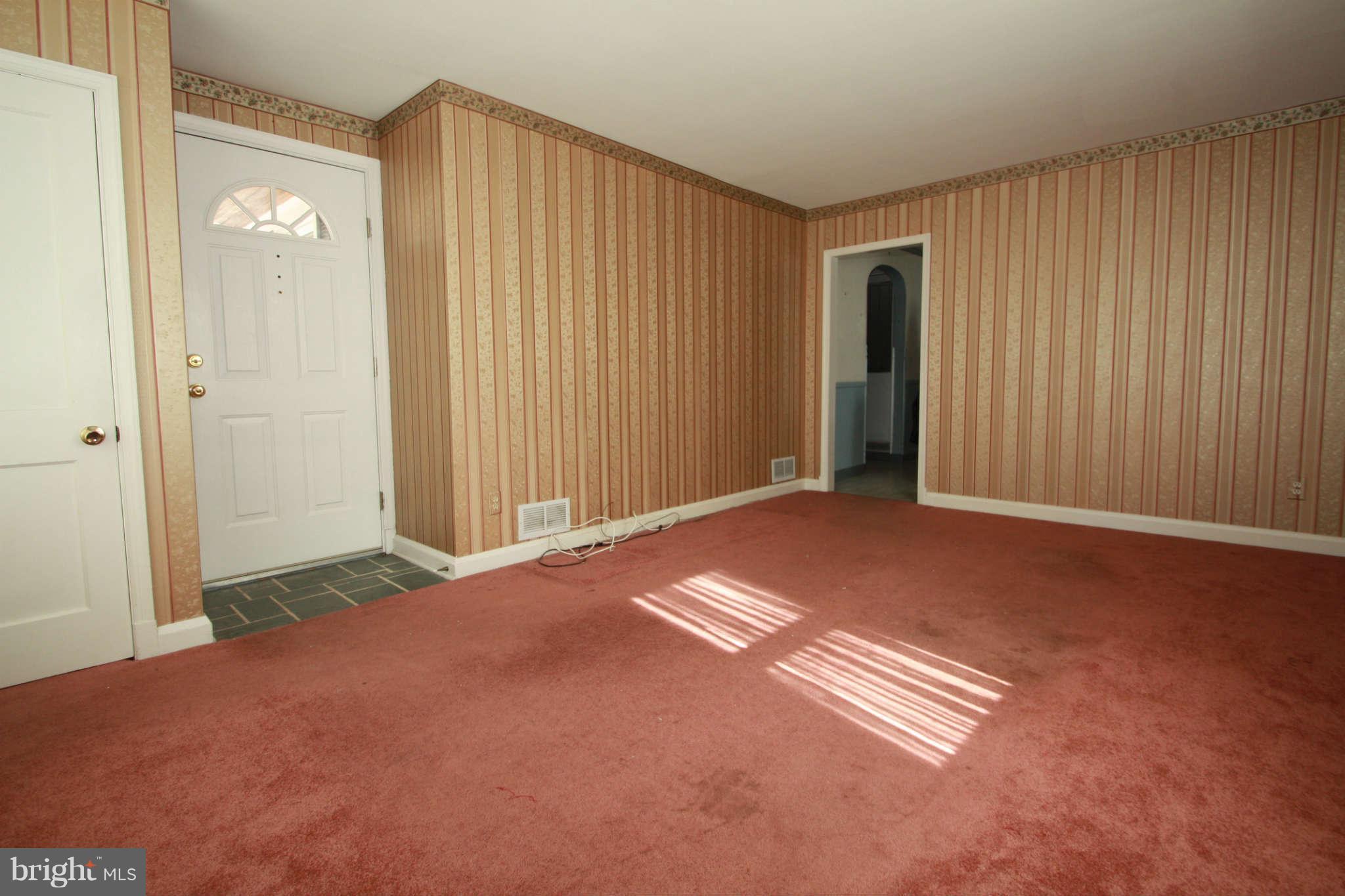 9223 Avondale Road Baltimore, MD 21234 - Photo 8 of 17 Living Room