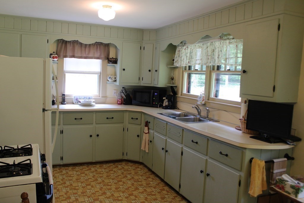 275 River Road Deerfield, MA 01373 - Photo 9 of 19 Gallery Image 9