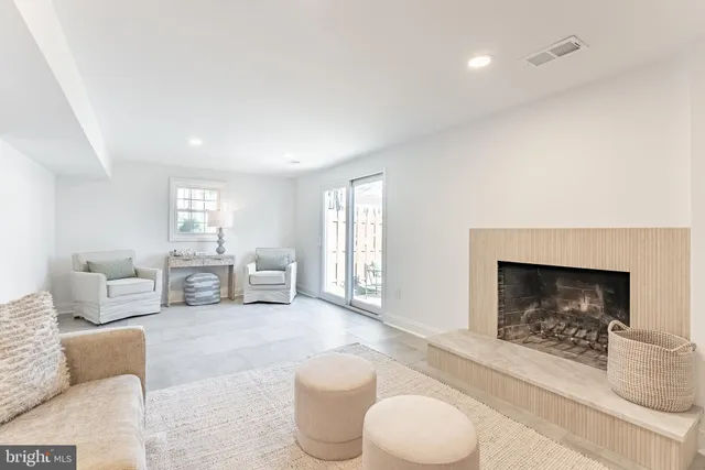 $674,888 | 5480 Lighthouse Lane, Burke, VA 22015