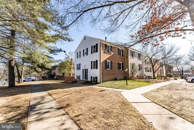 $674,888 | 5480 Lighthouse Lane, Burke, VA 22015