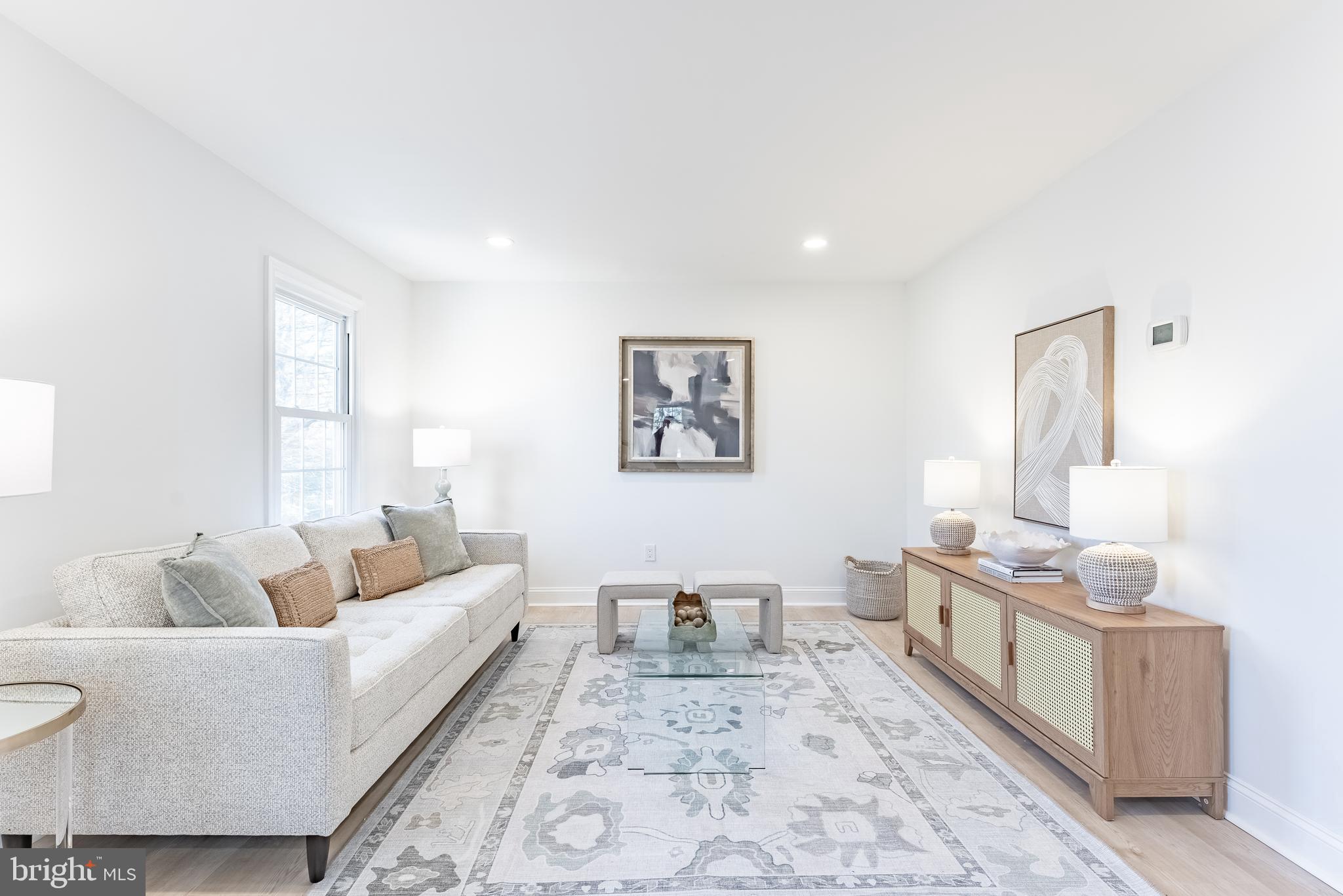 5480 Lighthouse Lane Burke, VA 22015 - Photo 2 of 36 Large living room