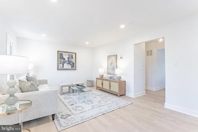 $674,888 | 5480 Lighthouse Lane, Burke, VA 22015