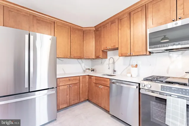 $674,888 | 5480 Lighthouse Lane, Burke, VA 22015