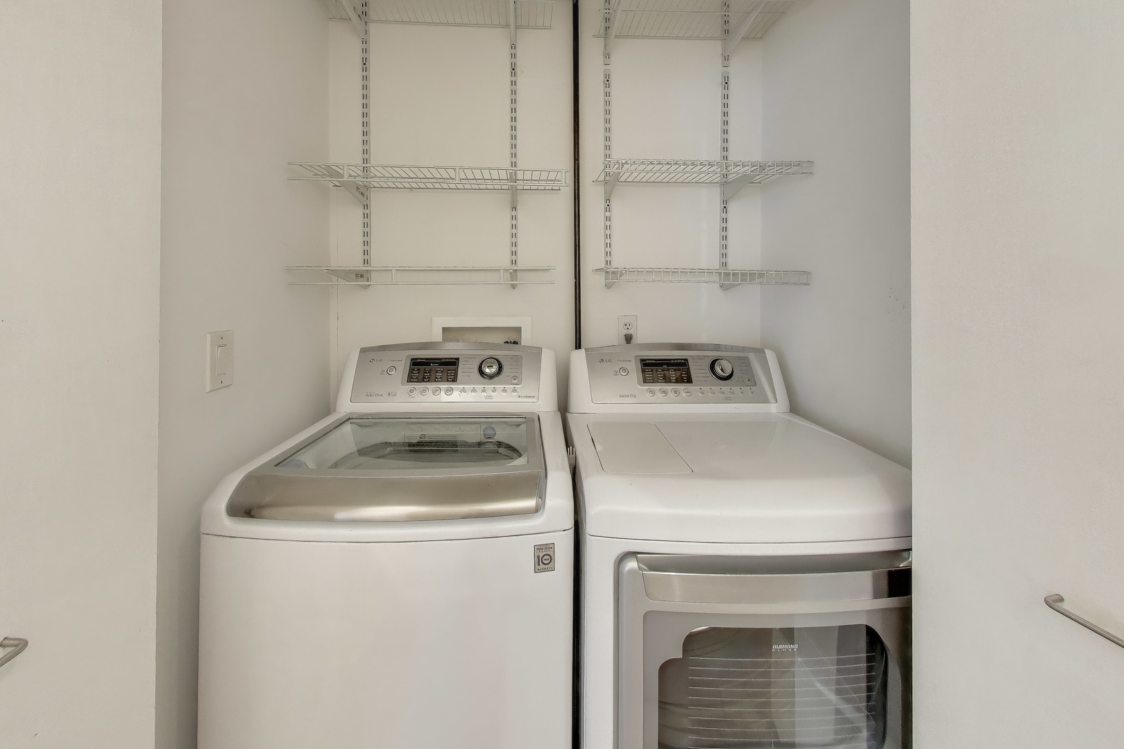 5 East 14th Place, Unit 501 Chicago, IL 60605 - Photo 29 of 37 a utility room with dryer and washer