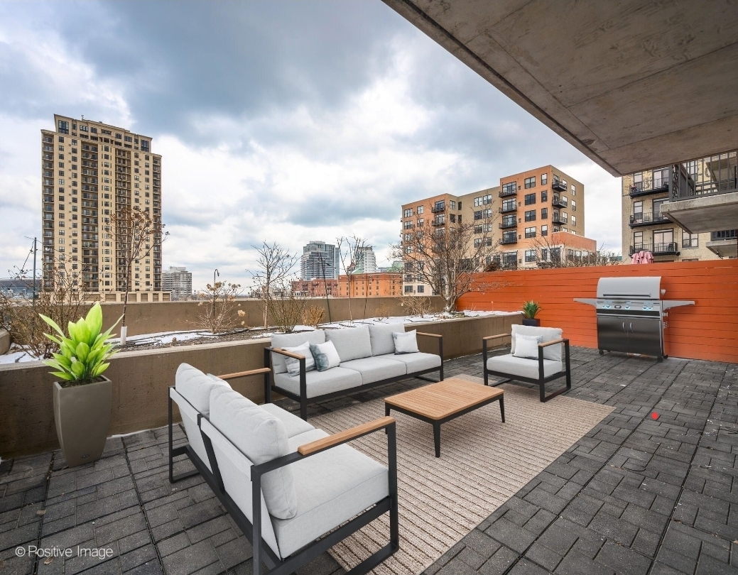 5 East 14th Place, Unit 501 Chicago, IL 60605 - Photo 31 of 37