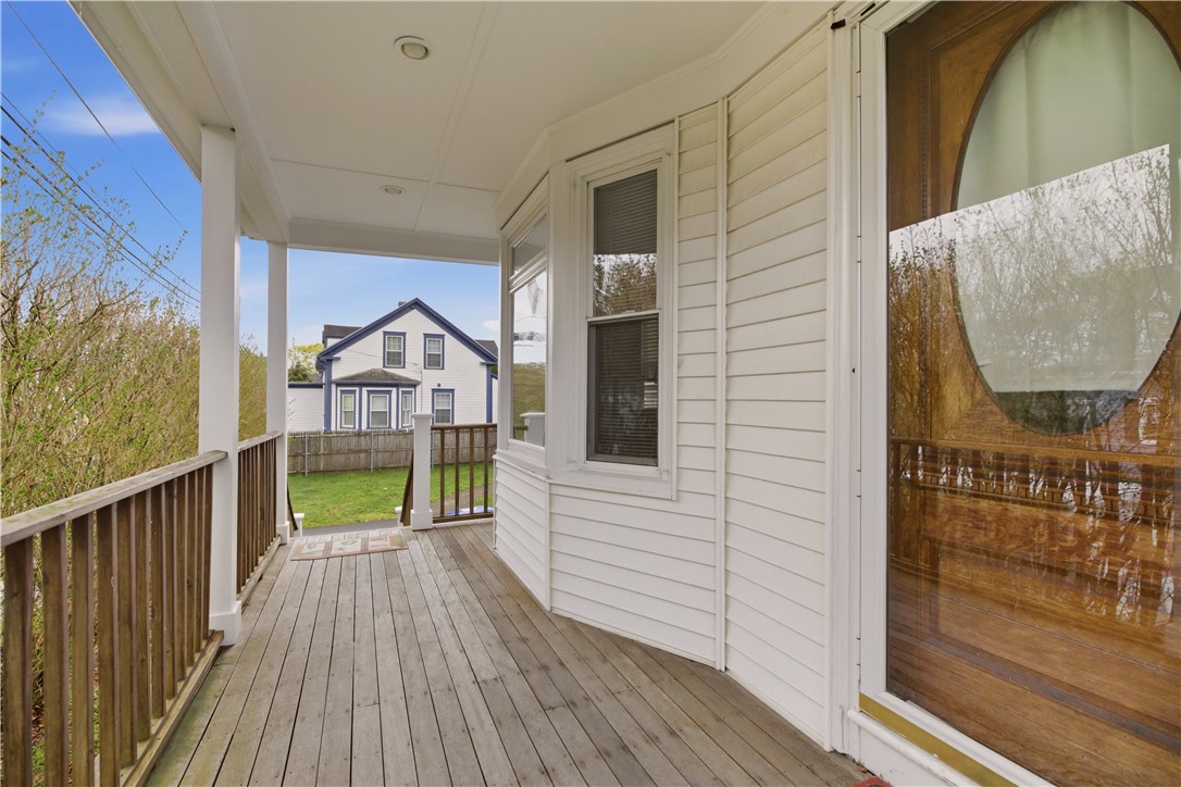 18 Cummings Road Newport, RI 02840 - Photo 3 of 20 Gallery Image 3