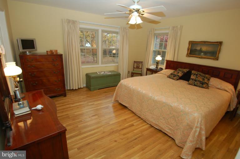 8311 Garfield Court Springfield, VA 22152 - Photo 6 of 21 Bedroom (Master)