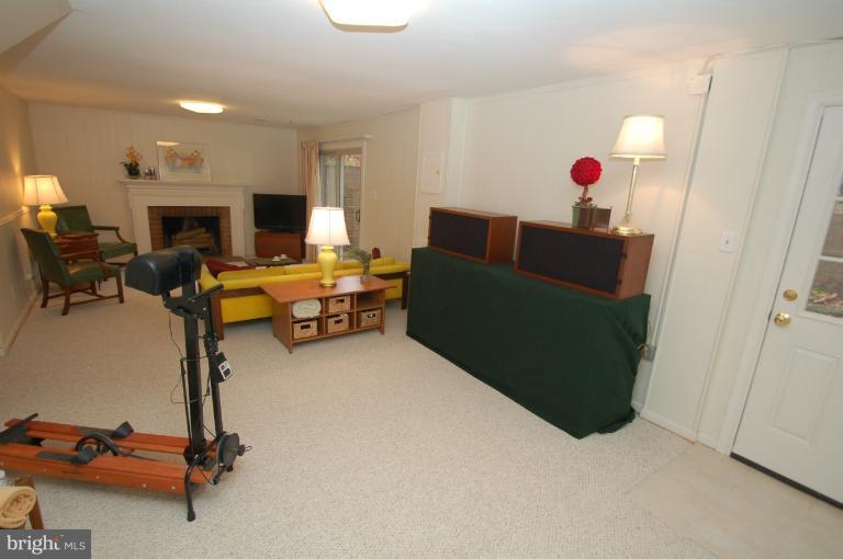 8311 Garfield Court Springfield, VA 22152 - Photo 9 of 21 Huge 28ft Recreation Room